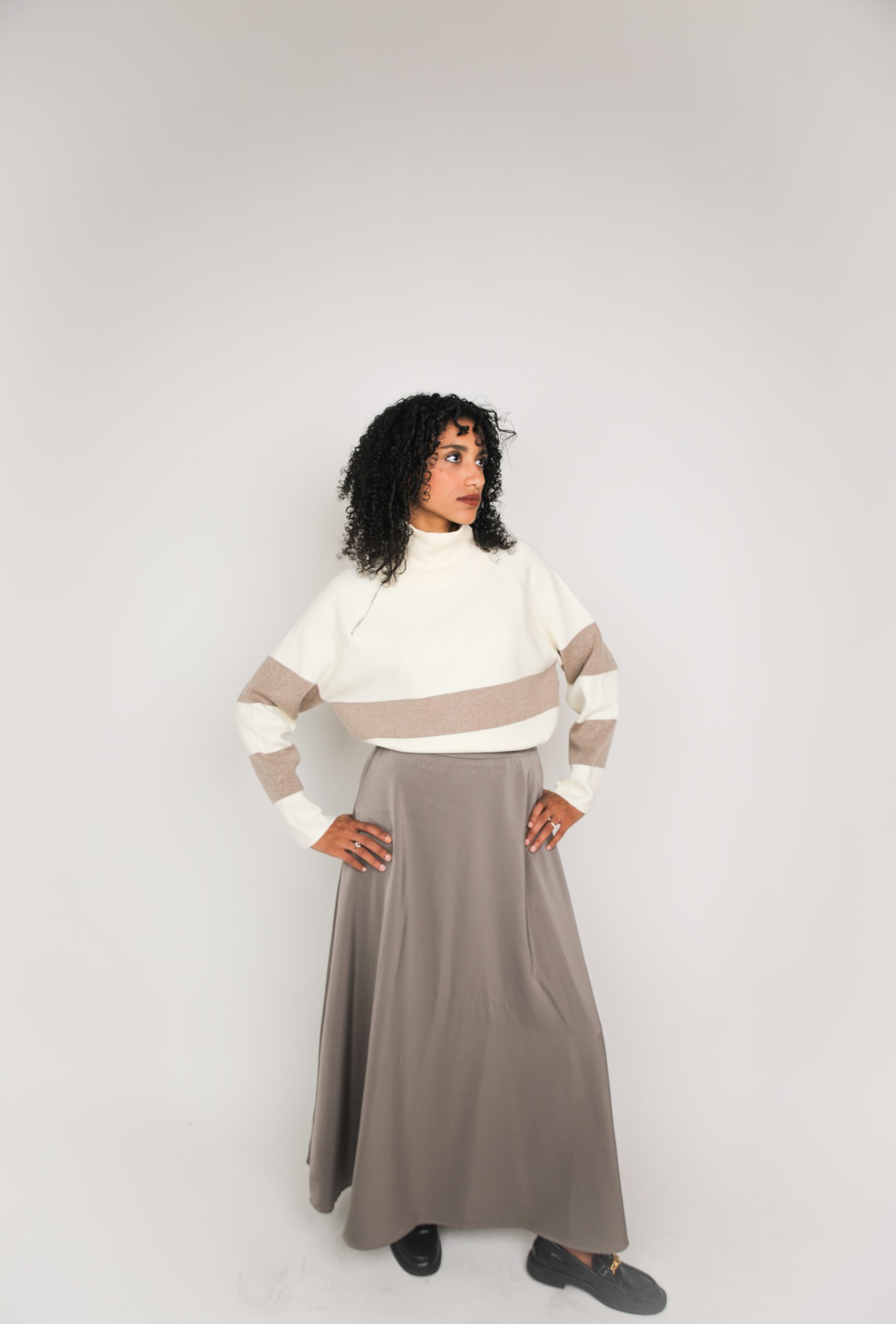 Jupe satin évasée Taupe – Image 6