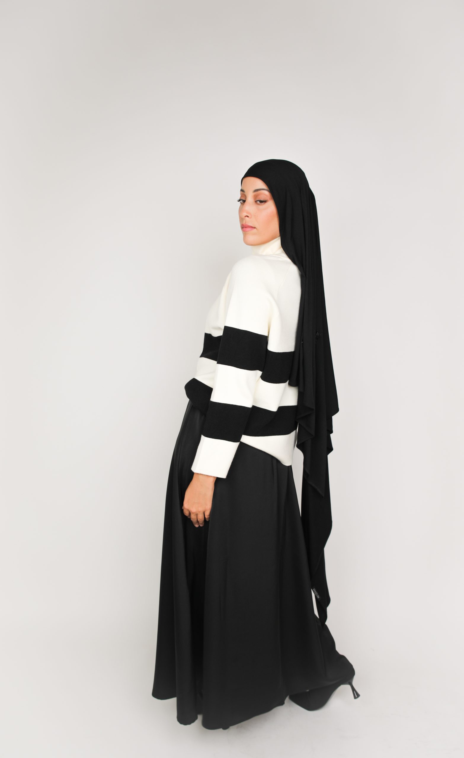 Jupe satin évasée Noir – Image 3