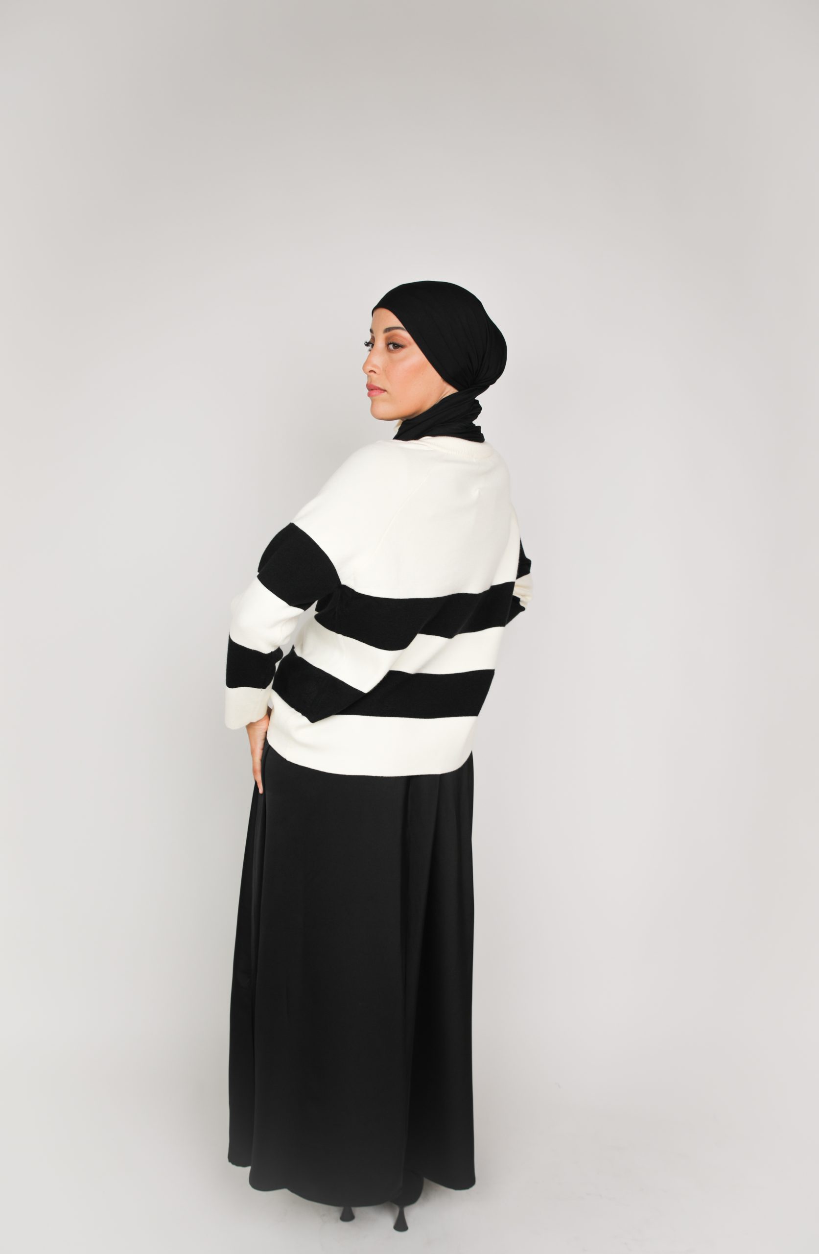 Pull crème à rayures noires – Image 3