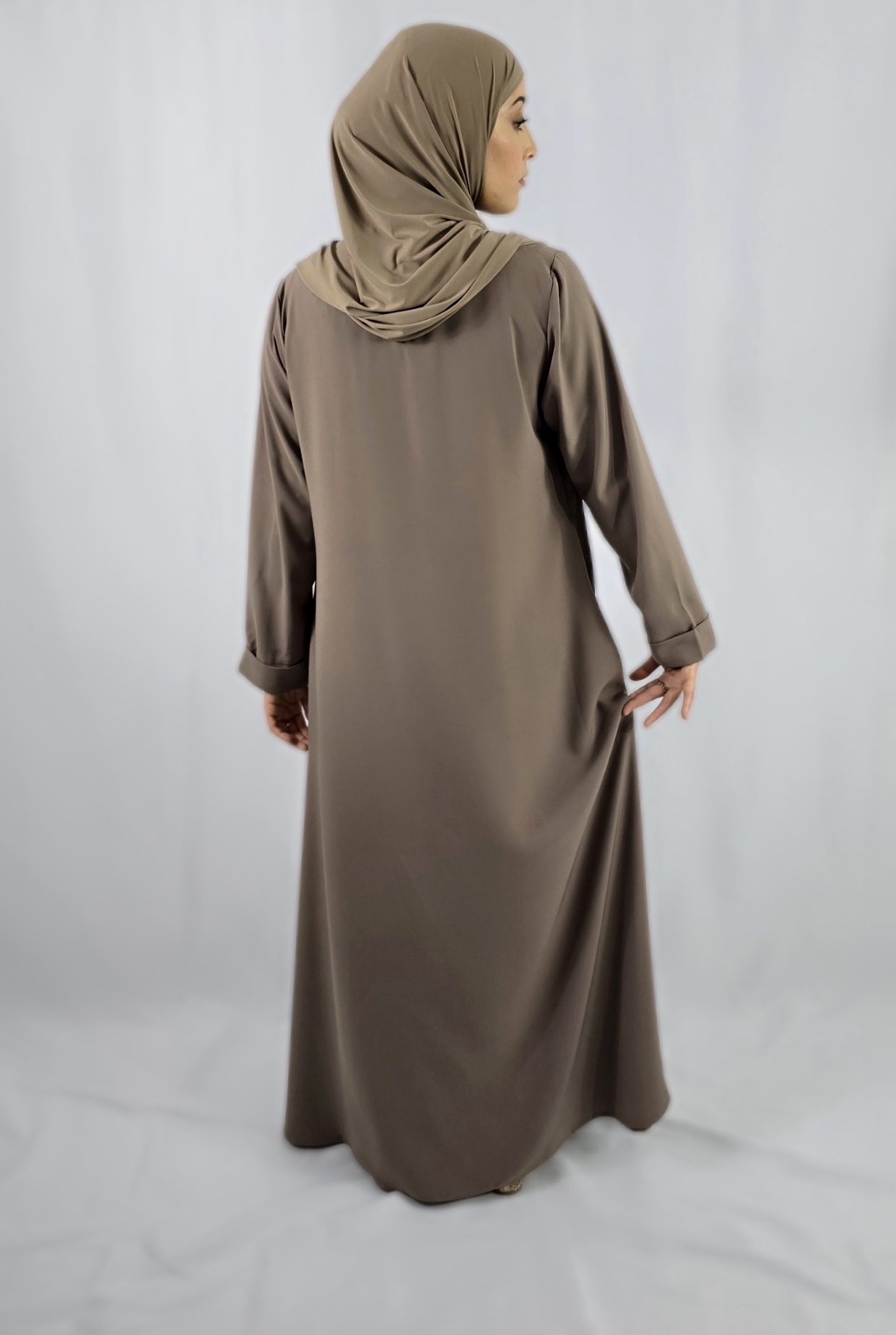 Abaya Élégante Taupe – Image 4