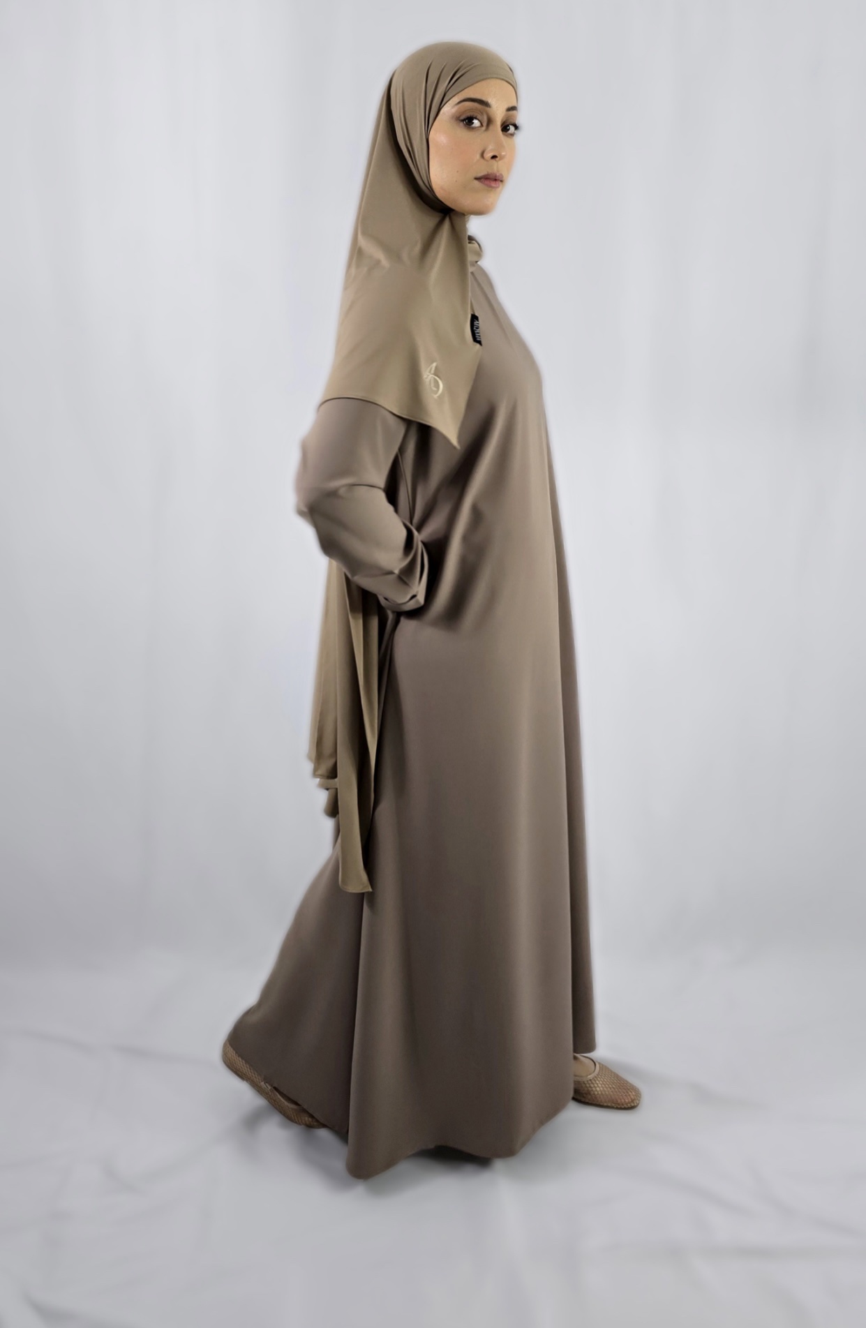 Abaya Élégante Taupe – Image 3